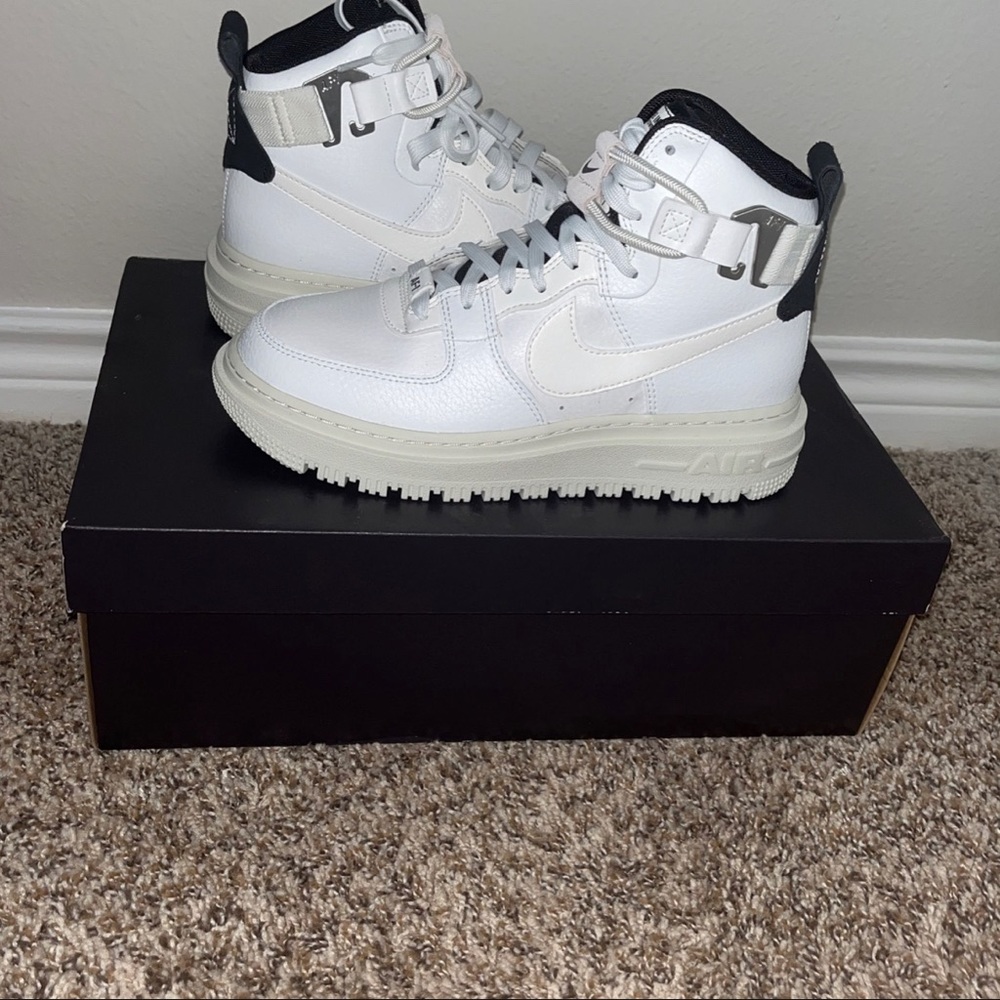 White Air Force 1 highs platform